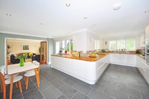 kitchen 1336160 640