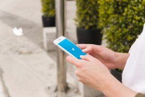 woman-login-twitter-app-mobile-phone.jpg